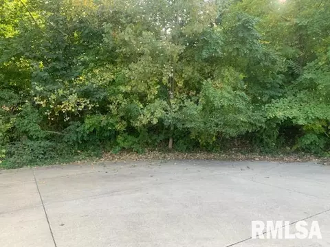52752 230th Street Court, Le Claire, IA 52752