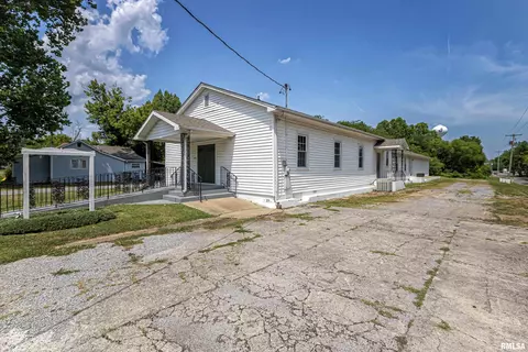 901 Gent Ave, Johnston City, IL 62951