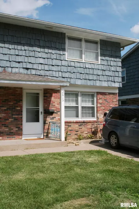 2613 Hawthorne Dr, Bettendorf, IA 52722