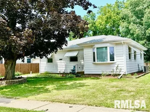 3224 W 17th St, Davenport, IA 52804