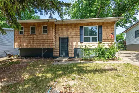 2324 W 59th St, Davenport, IA 52806