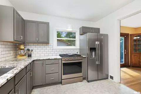 2518 30th St, Moline, IL 61265 photo 12