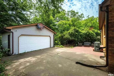 2518 30th St, Moline, IL 61265 photo 35