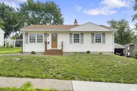 1029 N Elmwood Ave, Davenport, IA 52804