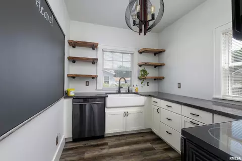 1206 29th St, Moline, IL 61265 photo 8