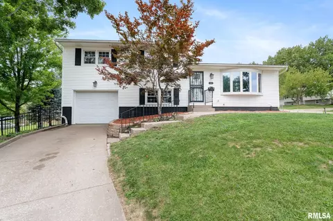 811 Northbrook Dr, Davenport, IA 52806