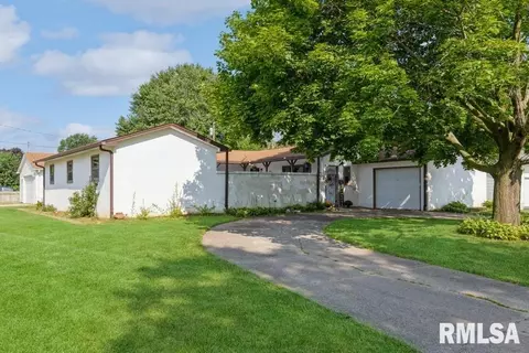 1816 E 4th St, Coal Valley, IL 61240