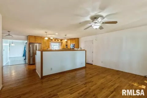 1412 11th St, Silvis, IL 61282 photo 5