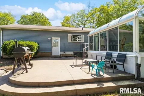 1412 11th St, Silvis, IL 61282 photo 3