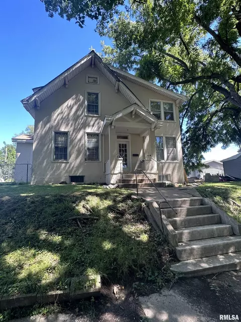 614 S 12th St, Burlington, IA 52601