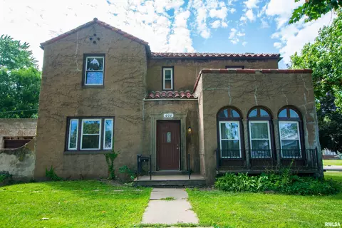 602 S 9th St, Clinton, IA 52732