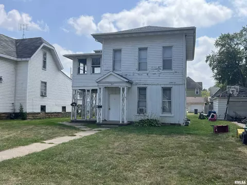 557 6th Ave S, Clinton, IA 52732