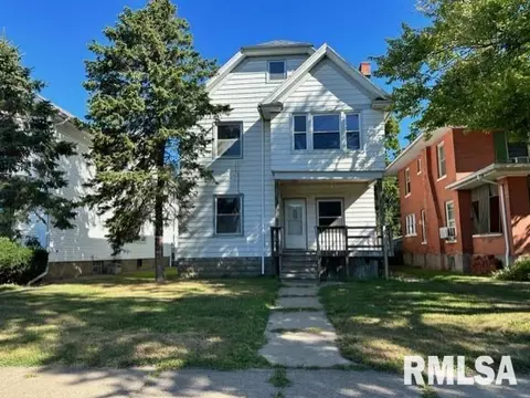 822 6th Ave S, Clinton, IA 52732