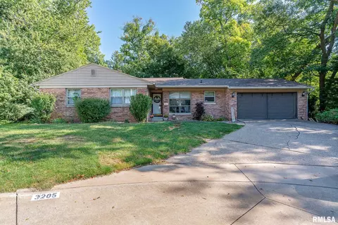 3205 11th Avenue A, Moline, IL 61265