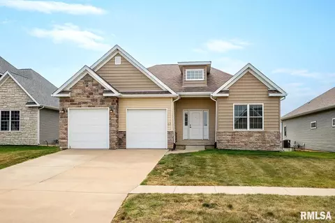 67 Cobblestone Ln, Le Claire, IA 52753