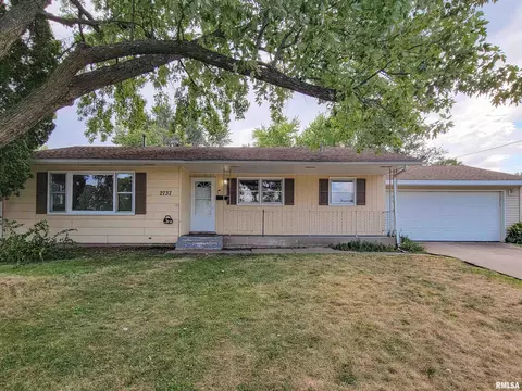 2737 N Gayman Ave, Davenport, IA 52804