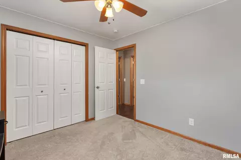 240 E Franklin St, Eldridge, IA 52748 photo 9