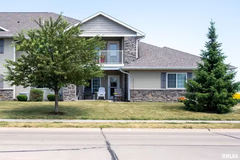 240 E Franklin St, Eldridge, IA 52748 photo 2