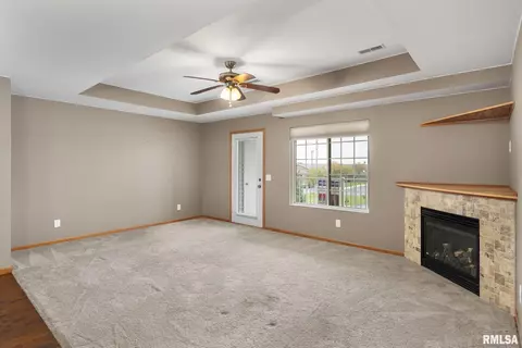 240 E Franklin St, Eldridge, IA 52748 photo 5