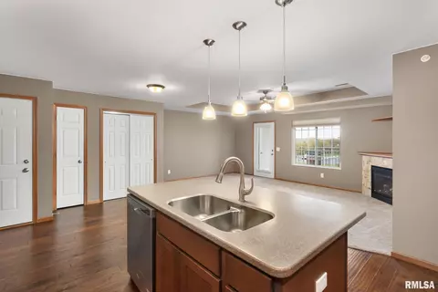 240 E Franklin St, Eldridge, IA 52748 photo 7