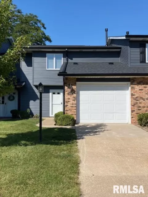 5956 Crow Valley Park Dr, Davenport, IA 52807