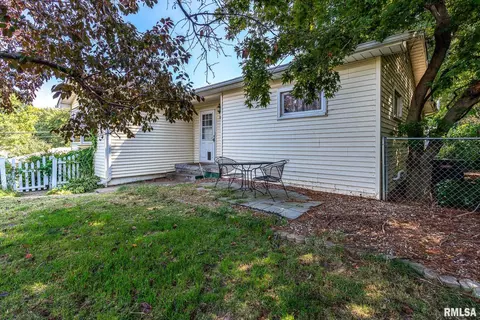917 W Central Park Ave, Davenport, IA 52804