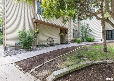 4 Red Oak Ct, Moline, IL 61265 photo 4