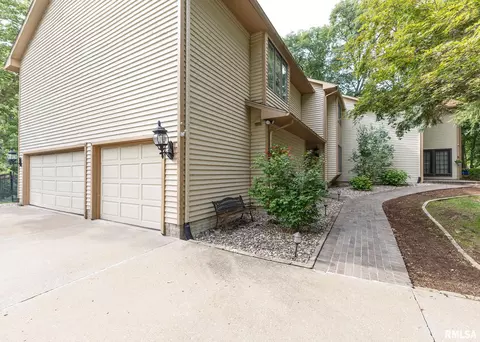 4 Red Oak Ct, Moline, IL 61265 photo 3