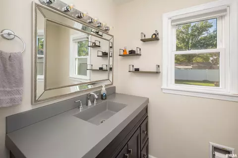 3605 38th St, Moline, IL 61265 photo 25