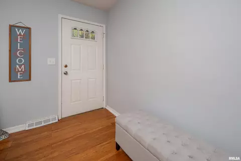 3605 38th St, Moline, IL 61265 photo 5