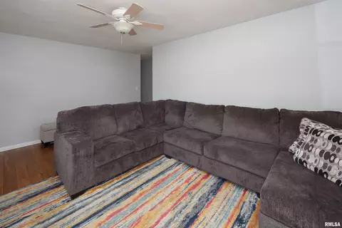 3605 38th St, Moline, IL 61265 photo 8