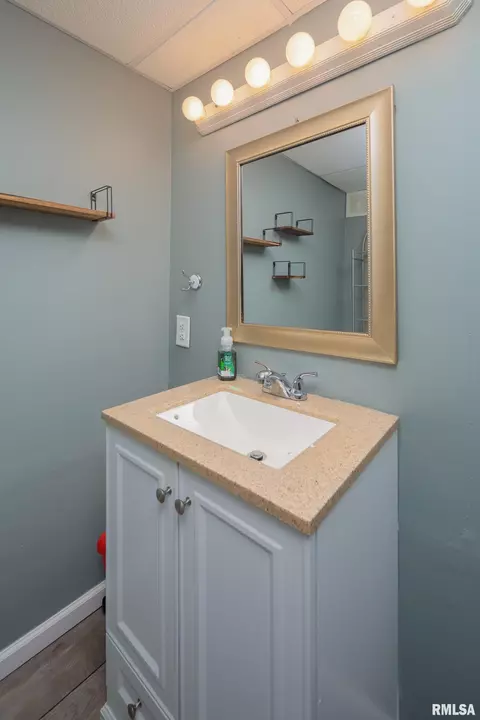 3605 38th St, Moline, IL 61265 photo 32