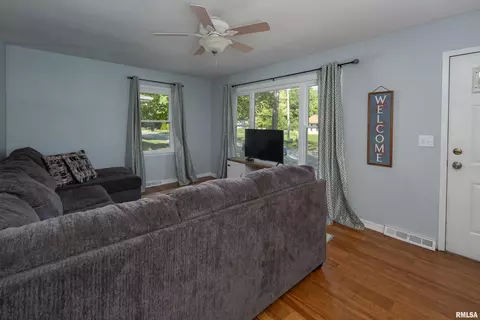 3605 38th St, Moline, IL 61265 photo 7