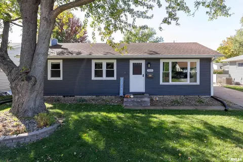 3605 38th St, Moline, IL 61265