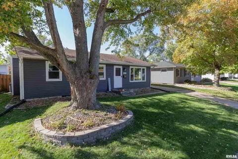 3605 38th St, Moline, IL 61265 photo 2
