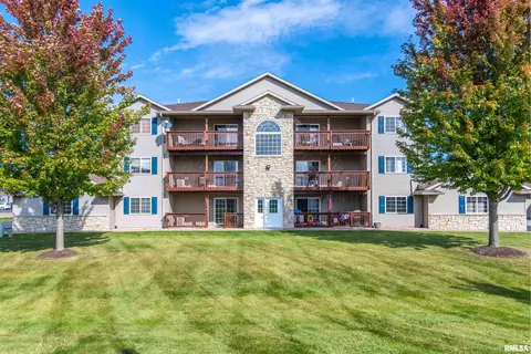 117 E Price St, Eldridge, IA 52748