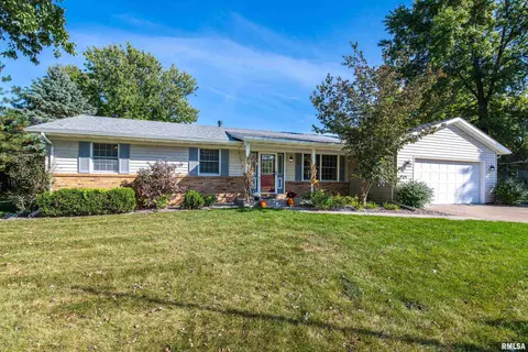 9401 W 141st St, Taylor Ridge, IL 61284