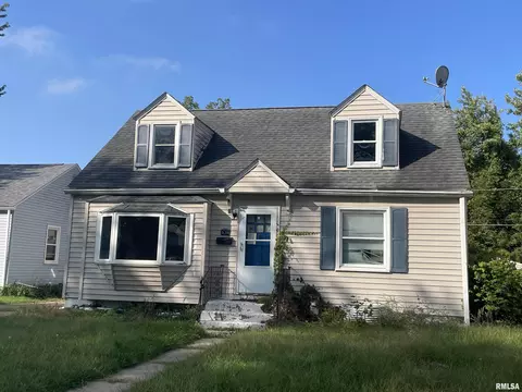 18 Knoll Ct, Rock Island, IL 61201