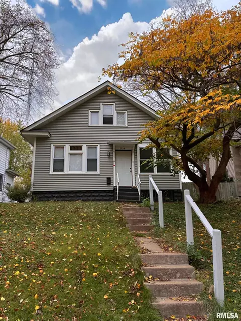 2018 Myrtle St, Davenport, IA 52804