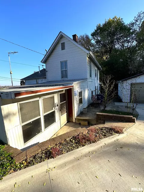 737 23rd St, Moline, IL 61265 photo 3