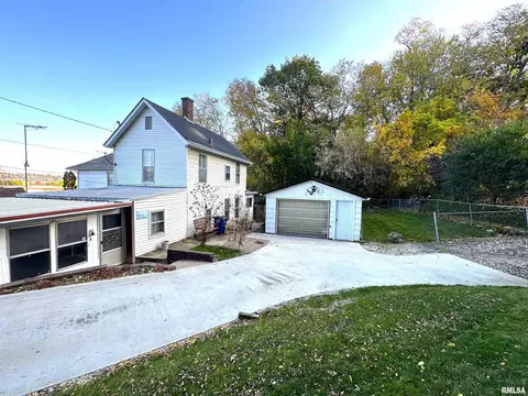 737 23rd St, Moline, IL 61265 photo 4