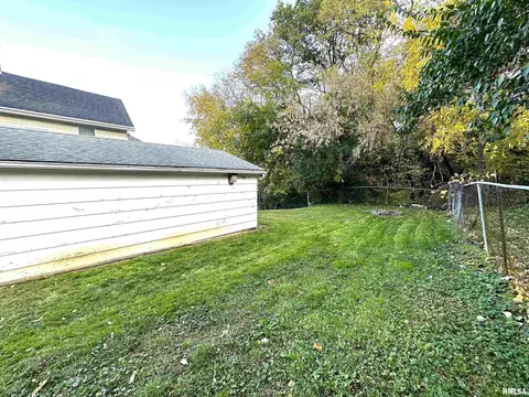 737 23rd St, Moline, IL 61265 photo 6