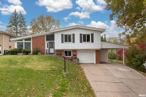 2520 26th St, Rock Island, IL 61201