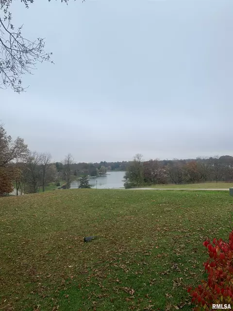 18 Fyre Lake Drive, Sherrard, IL 61281