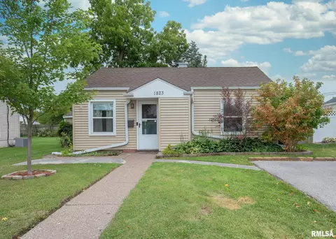 1823 North St, Bettendorf, IA 52722