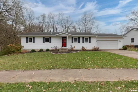328 Holland St, Le Claire, IA 52753