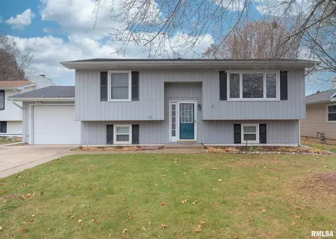 2207 W 45th St, Davenport, IA 52806