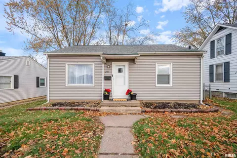 2011 35th St, Rock Island, IL 61201