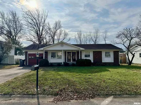 405 Lakeshore Dr, Carterville, IL 62918