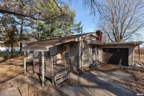 1303 207th St N, East Moline, IL 61244